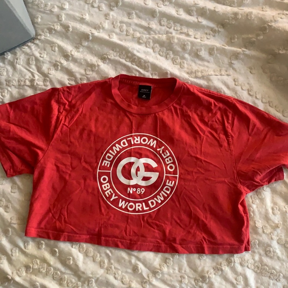 Red OBEY cropped tee